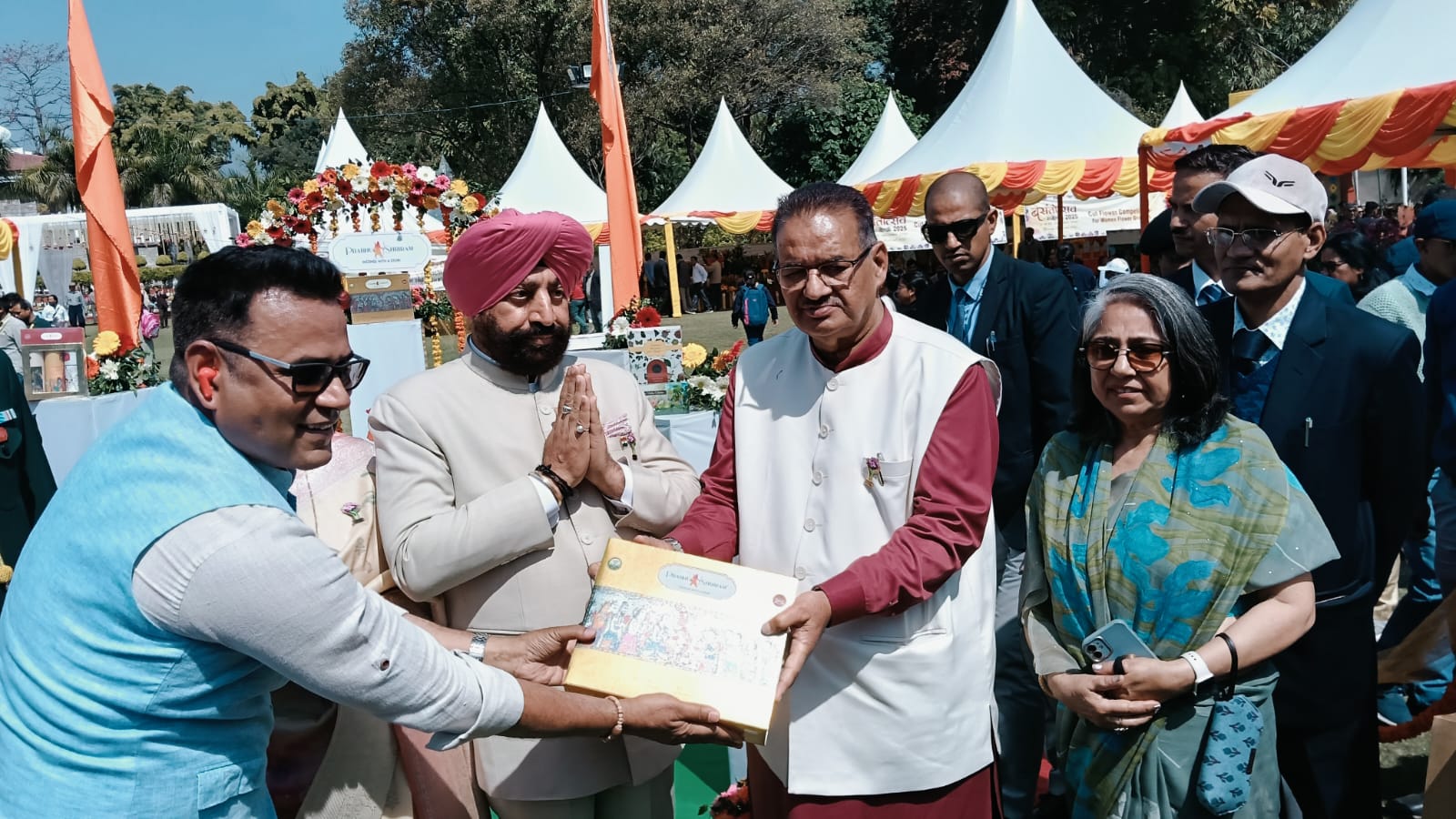 राजभवन फूल प्रदर्शनी में प्रदर्शित हुआ प्रभु श्रीराम सांस्कृतिक पुष्प घाटी