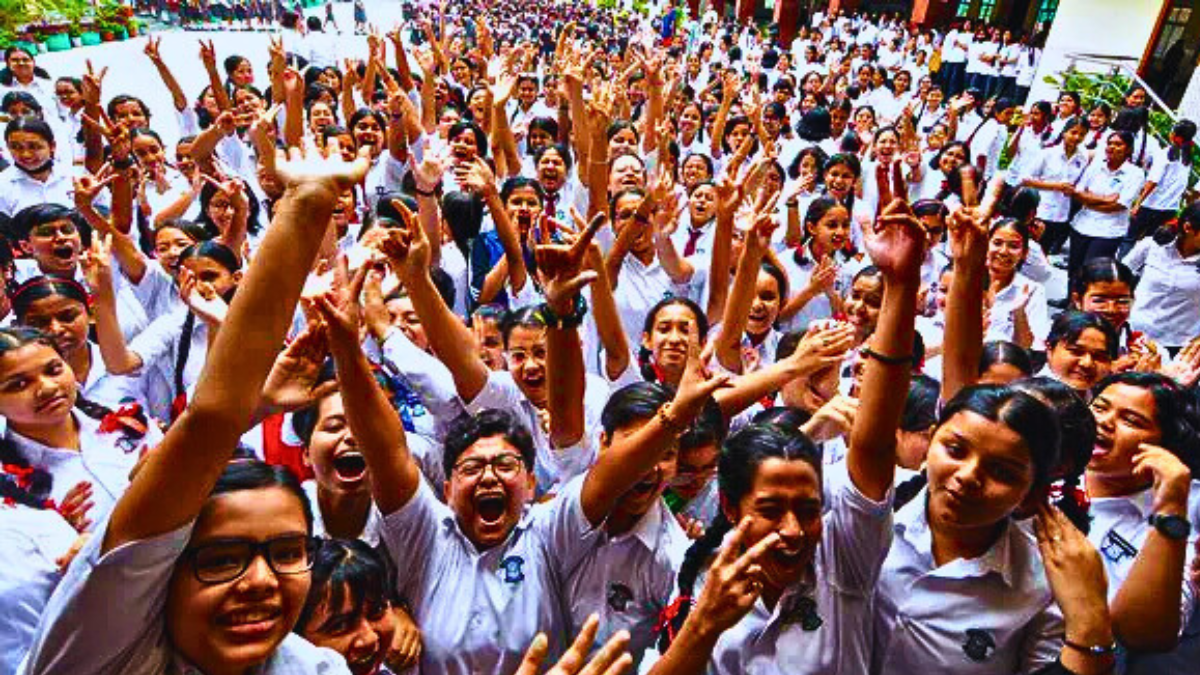 क्या बेटियां शिक्षा में रच रही हैं नया इतिहास? मध्य प्रदेश बोर्ड रिजल्ट में छात्राओं का दबदबा