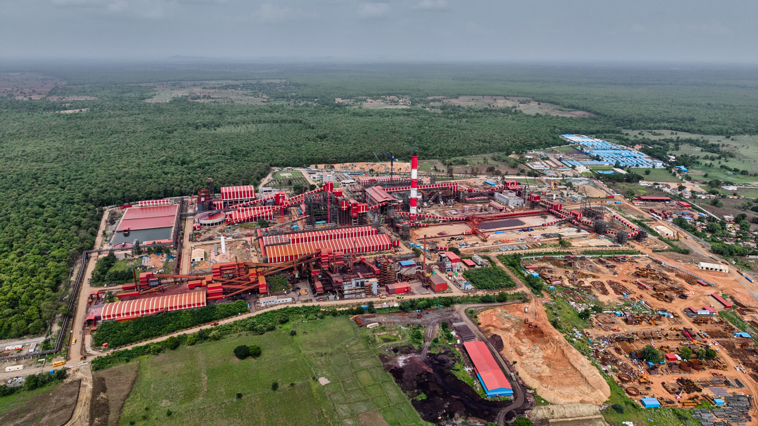 नक्सलियों को बंदूक रखवा नौकरी दी, अब औद्योगिक क्रांति में दे रहे सहयोग