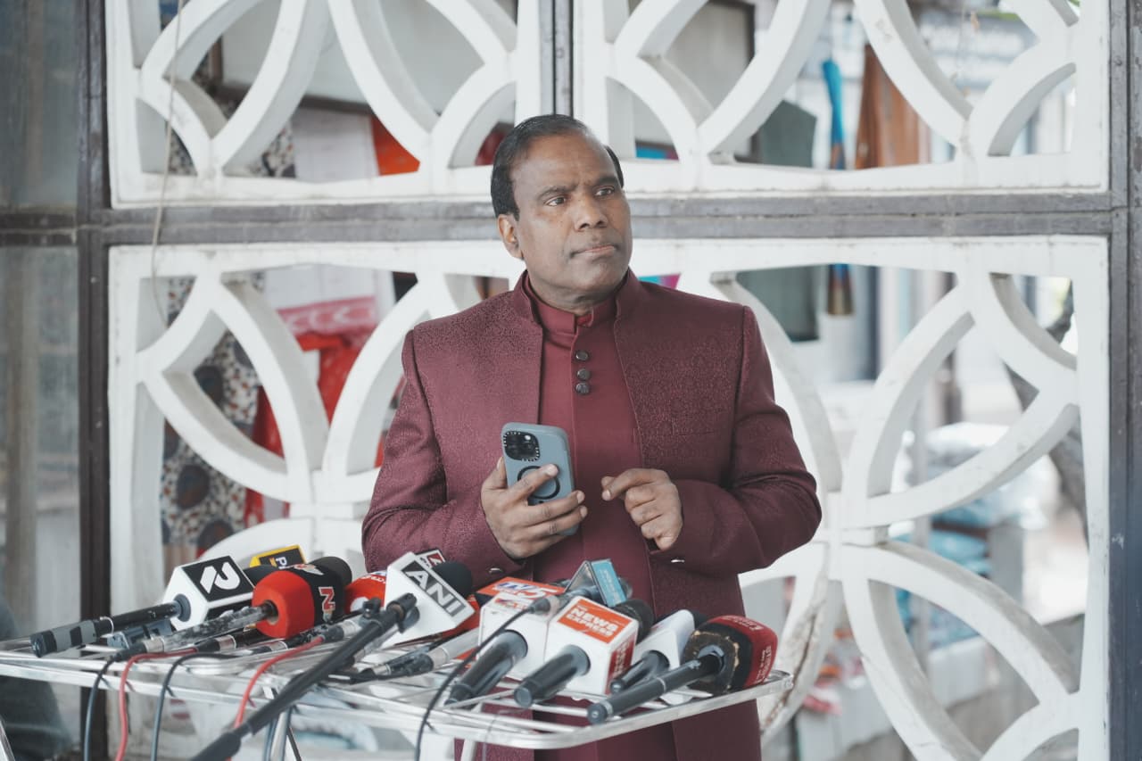 बड़ा आरोप: सोनिया गांधी और तेलंगाना CM रेवंत रेड्डी से डॉ. पॉल ने 15 दिनों में मांगा सार्वजनिक जवाब