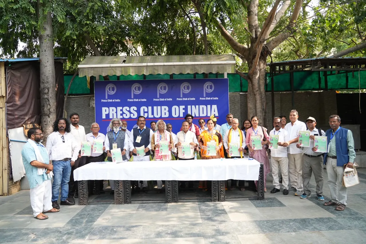 "हम आदिवासी हैं, वनवासी नहीं": राष्ट्रपति द्रौपदी मुर्मू को सौंपा 21 सूत्रीय मांगपत्र, अलग धर्म कोड समेत आदिवासी अधिकारों की सुरक्षा की मांग