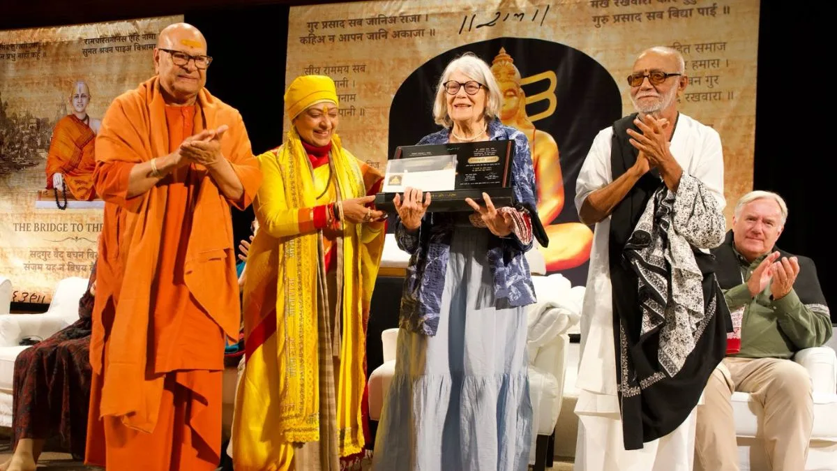 वैश्विक मंच पर तुलसी जयंती का ऐतिहासिक आयोजन, हार्वर्ड में मोरारी बापू ने 9 विद्वानों को किया सम्मानित