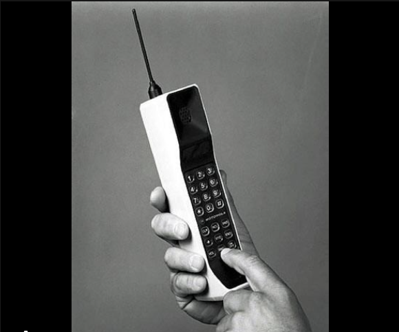 “जानिए भारत में पहला मोबाइल फोन कौन सा था और उसकी कीमत कितनी थी!”