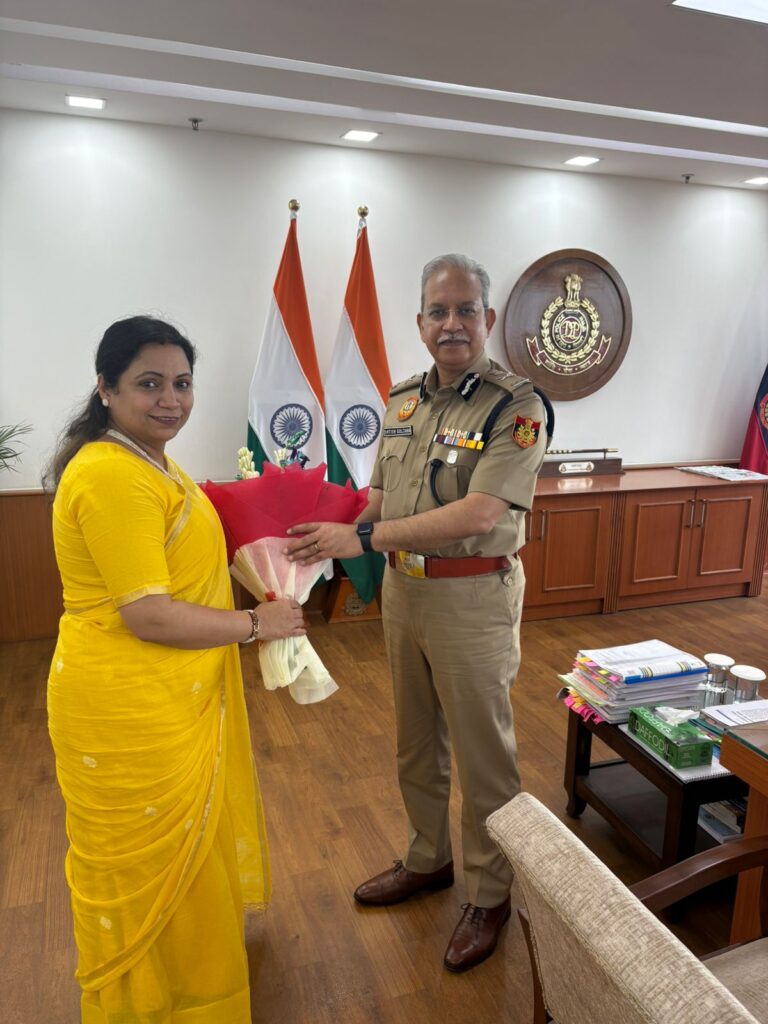 पारुल सिंह ने दिल्ली पुलिस आयुक्त सतीश गोलचा से की मुलाकात, पैरा स्विमिंग चैम्पियनशिप के मुख्य अतिथि के रूप में दिया आमंत्रण