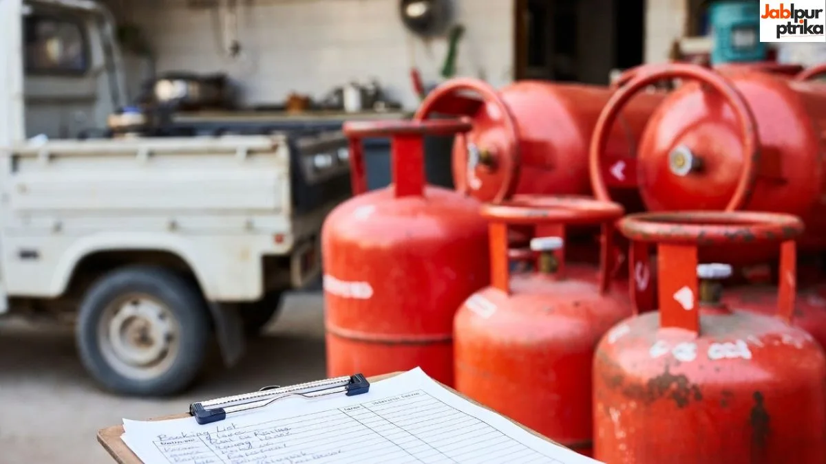 गैस सप्लाई पर दबाव, सरकार ने दी पैनिक बुकिंग से बचने की सलाह