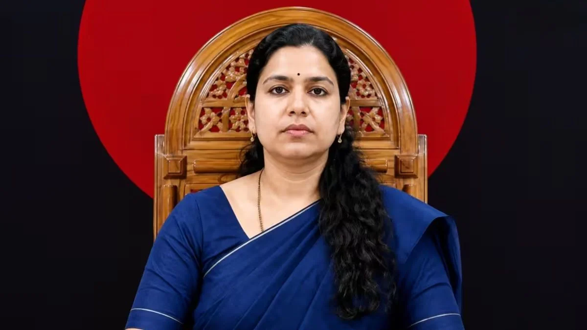दिव्या मित्तल कौन हैं? IAS से राजनीति तक का सफर, मिर्जापुर कनेक्शन और नई राजनीतिक पारी