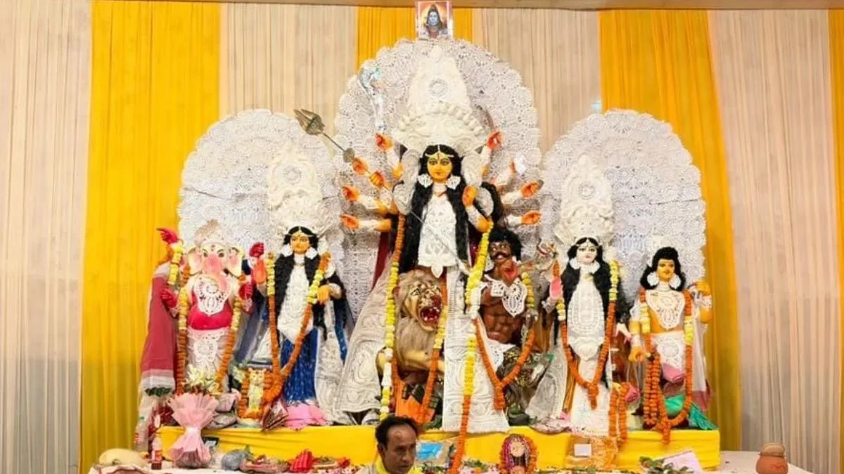 दिल्ली में बंगाली संस्कृति की झलक, किदवई नगर ईस्ट में छठे साल मनाई जा रही दुर्गा पूजा